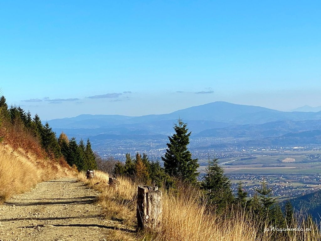 droga w górach i widok na góry