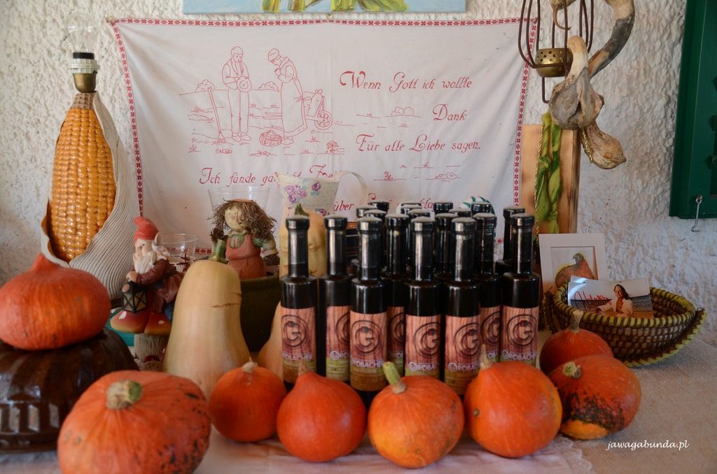 butelki oleju z pestek dyni i dynie