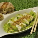 Sałatka z awokado, pasta z awokado na kanapce. Awokado pasuje do wielu dań w różnej postaci,