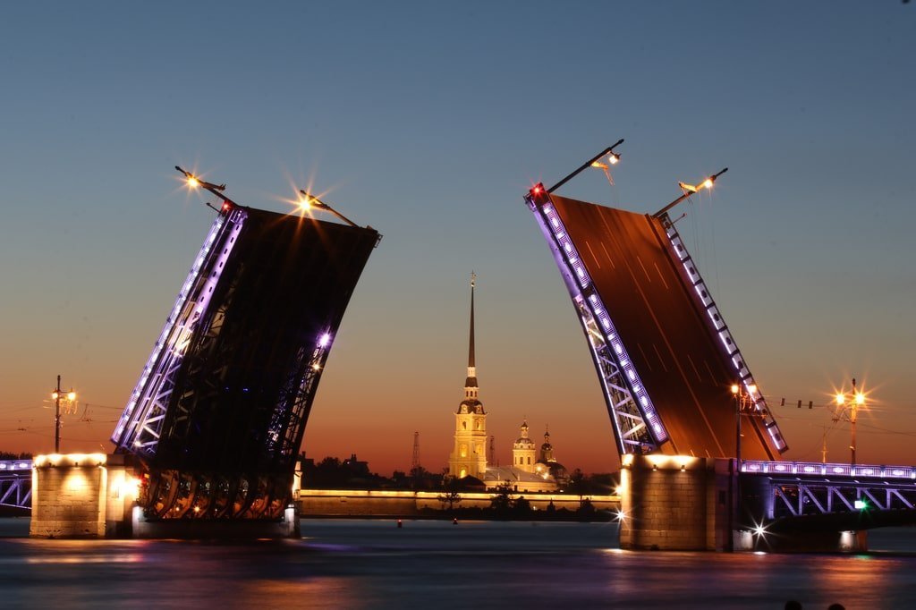 most podnoszony Sankt Petrsburg