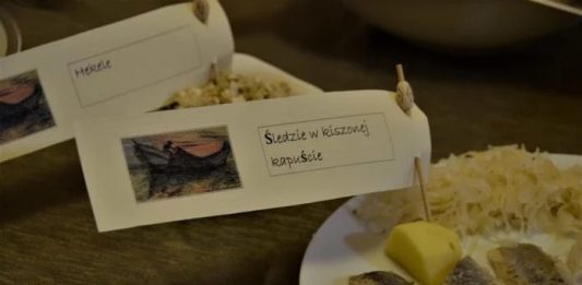 śledź w kiszonek kapuście