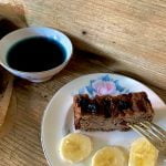 chleb bananowy, banan i herbatka