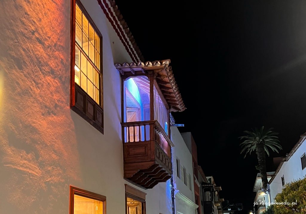 Przeszklony balkon drewniany