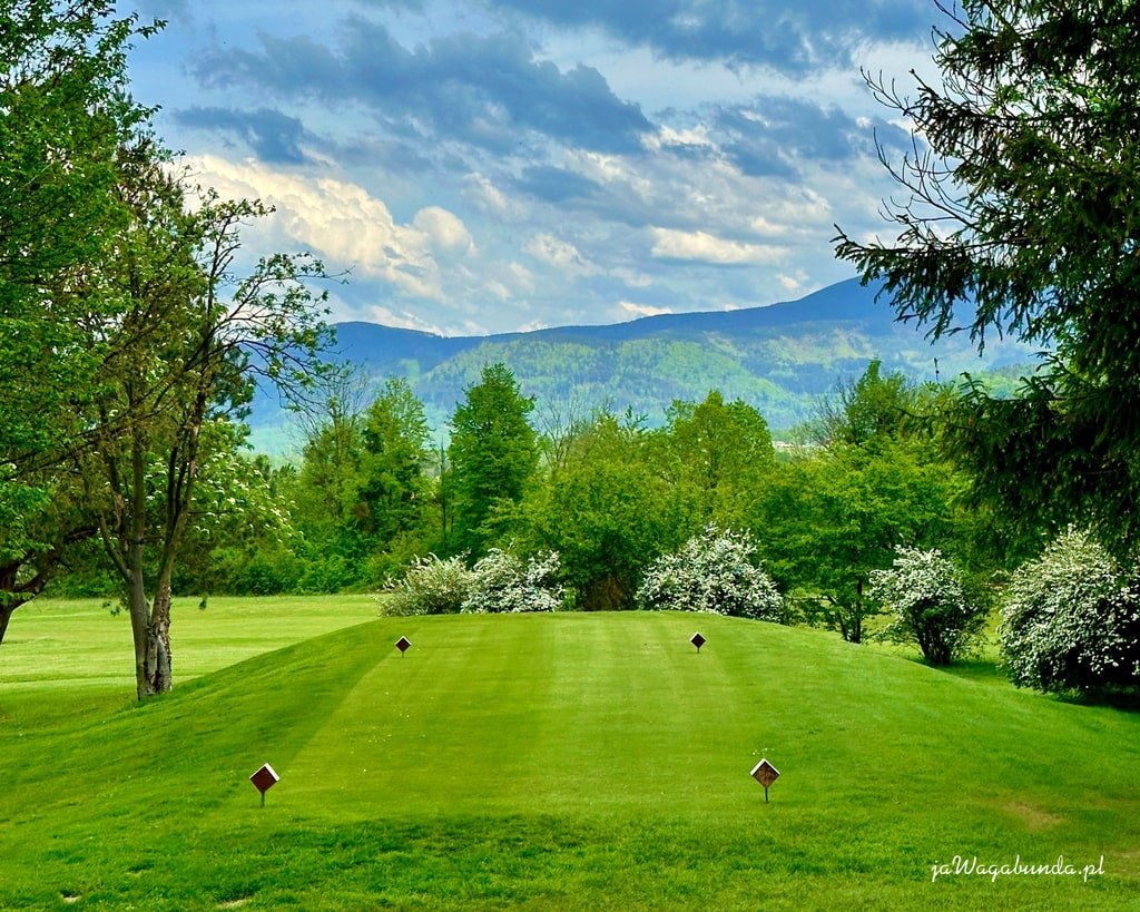 miejsce do zaczęcia gry na polu golfowym