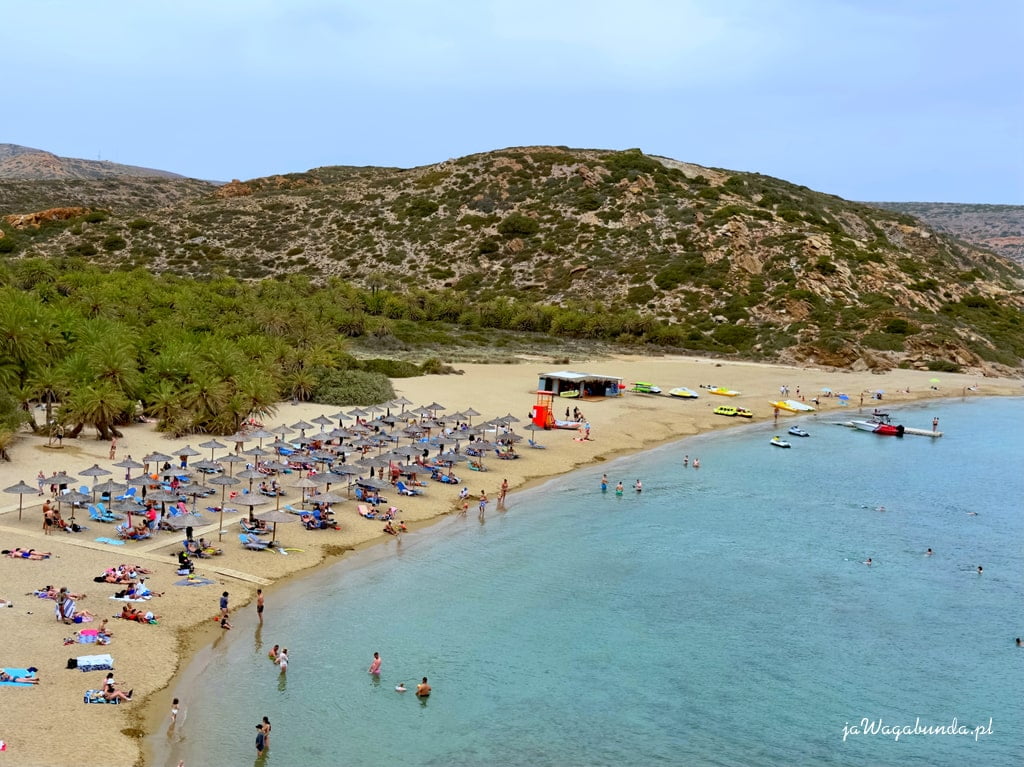 plaża piaszczysta w zatoczce