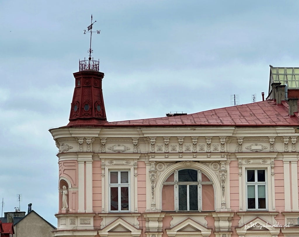 kamienica pięknie zdobiona