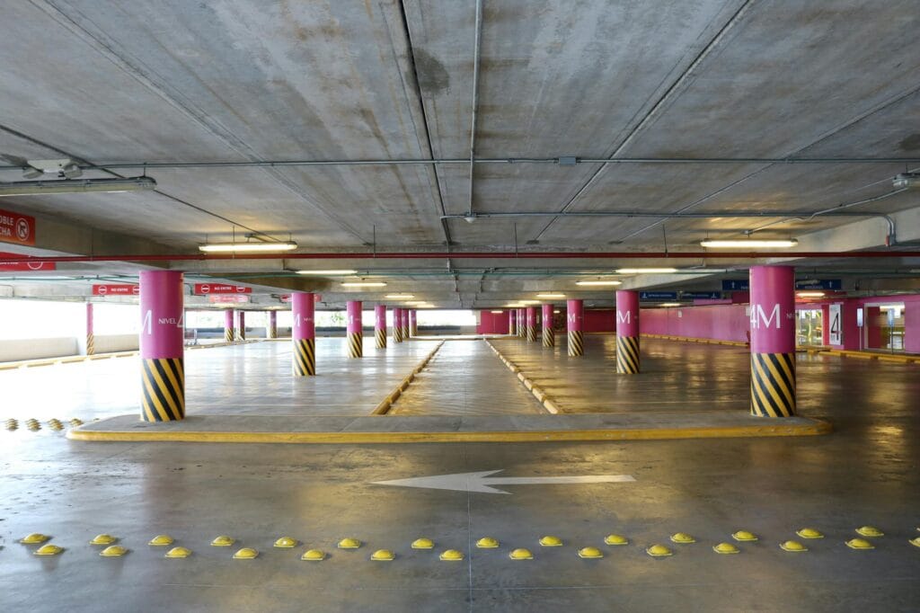 Jak zostawić samochód na parkingu zimą